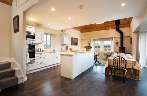 Newcastleton Cottage | THE BOTHY AT REDHEUGH - 2 miles from Newcastleton, sleeps 6 in 4 bedrooms