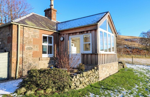 Kirriemuir Cottage | THE BOTHY, pet friendly, character holiday cottage in Kirriemuir
