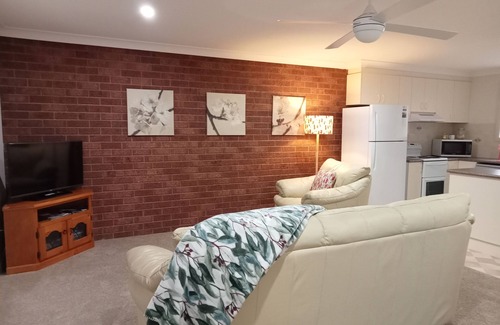 Tumut House | The Bottlebrush, 2 bedroom, Villa Unit, Townhouse