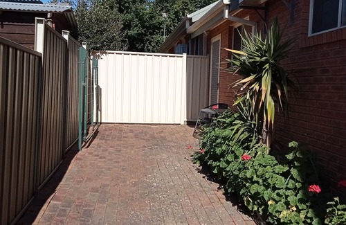 Tumut House | The Bottlebrush, 2 bedroom, Villa Unit, Townhouse