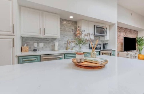 Central Business District Condo | The Brazo - Central Downtown Cincinnati - walk to stadiums