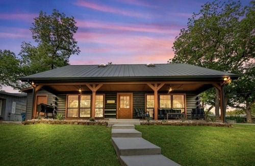Dennis House | The Brazos Sugar Shack - 3/2, Waterfront w/2 story dock
