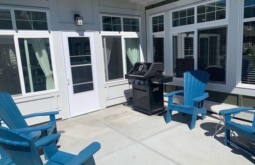 Okanagan-Similkameen Cottage | The Bread Breakers Cottage #67 w games room in garage