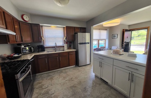Bloomington House | The Bread & Butter-Near IU-2 Kings-1 Qu.-7 Parking Spaces and Bicycles!nn