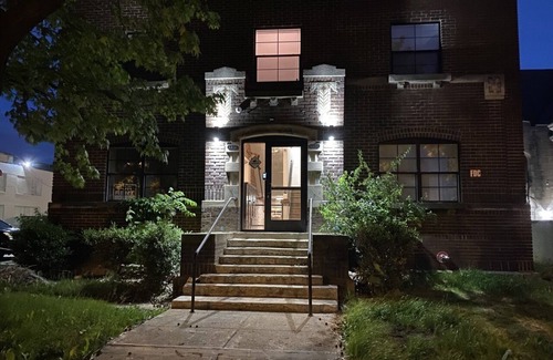 Olde Towne East Apartment | The Broad - Cozy Affordable Luxury in Downtown