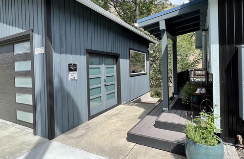 Riggins House | The Building on The River R&R