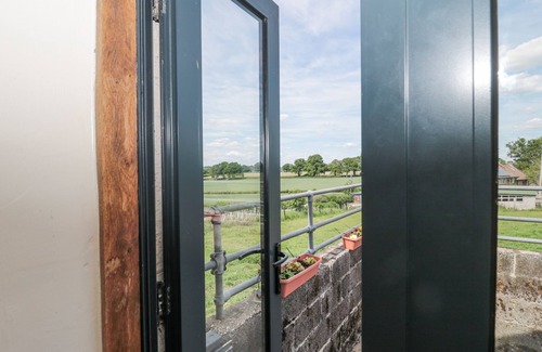 Yeovil Cottage | THE BULL PEN, family friendly, with a garden in Yeovil, Somerset