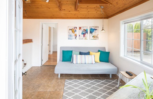 South Westside House | The Bungalow: A cozy and private guest house in central Olympia