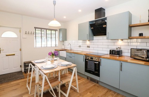 Dronfield Cottage | THE BUNGALOW@BARLOW, pet friendly, with open fire in Chesterfield
