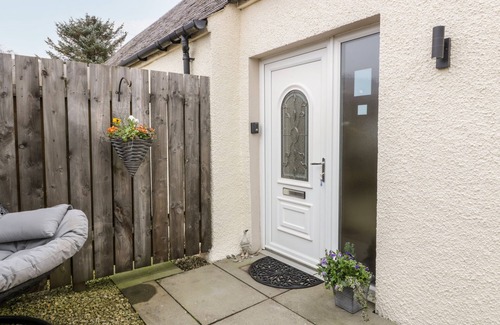 Kirkmichael Cottage | THE BUNGALOW, family friendly, with hot tub in Maybole