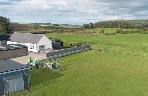 Kirkmichael Cottage | THE BUNGALOW, family friendly, with hot tub in Maybole
