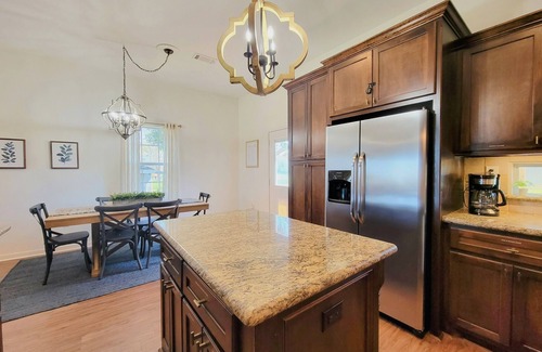 Willis House | The Bunk Haus - Sleeps 8 Guests + Beautiful NEW POOL!