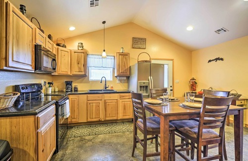 Payne County House | The Bunkhouse at Rolling Meadows Ranch w/Grill!