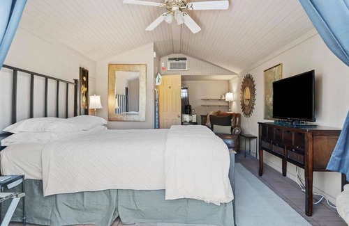 Bonham House | The Burke Trammel Cottage at Four Winds