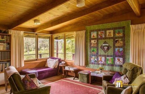 Dixons Creek Bed & Breakfast | The Burrow at Wombat Bend