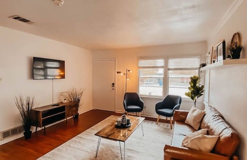 Waxahachie House | The Burrow-Cozy 3 BDRM HM - Free Parking