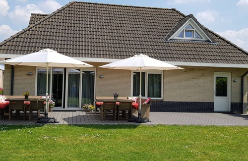 Zeewolde House | "The Buytenplaets" Ideal for families! Large garden, centrally located in the Netherlands