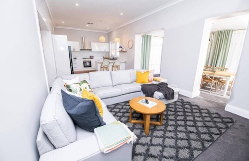 Orange House | The Byng House - Grand & Central, Entertain 12 ppl