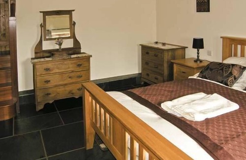 Abergavenny Cottage | THE BYRE, luxury holiday cottage in Llanddewi Skirrid