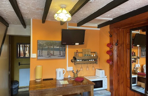 Yarm Cottage | The Byre/Paddock - Sleeping 6 lounge/2 singles/double bed/double bed en suite