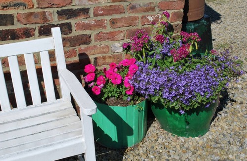 Yarm Cottage | The Byre/Paddock - Sleeping 6 lounge/2 singles/double bed/double bed en suite