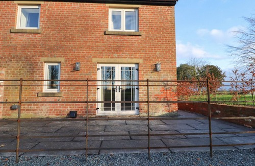 Wesham Cottage | THE BYRE, pet friendly, with open fire in Kirkham