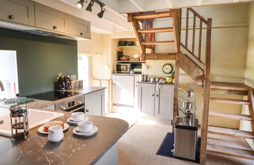 Frithelstock Cottage | THE BYRE, romantic, character holiday cottage in Great Torrington