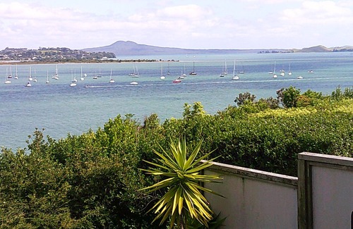 Auckland Cottage | The Cabana Half Moon Bay Quiet Private Setting with Panoramic Sea views