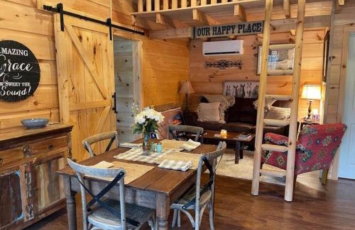 Jamestown House | The Cabin at Crockett Creek