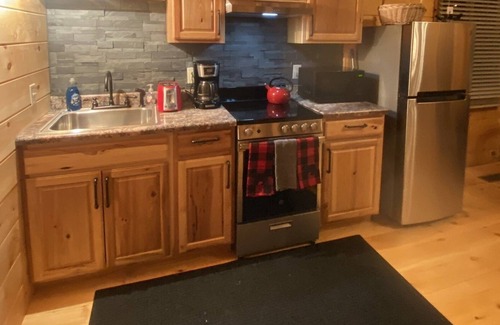 Gilbert Cabin | The Cabin at Main Street Lodging