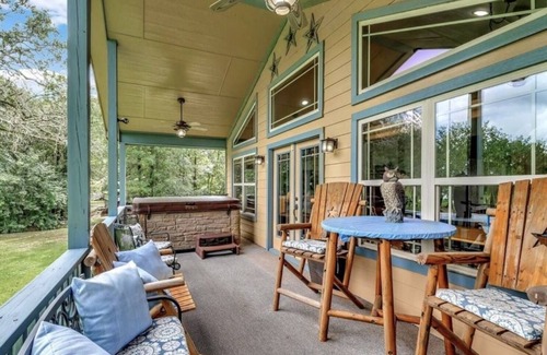Flint Cabin | The Cabin at Neely’s Point - Lake Palestine