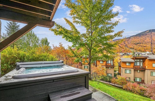 Stowe Area House | The Cabin at Nosedive: Spruce Peak 4 br ski-in/ski-out, fireplace, a/c, hot tub!