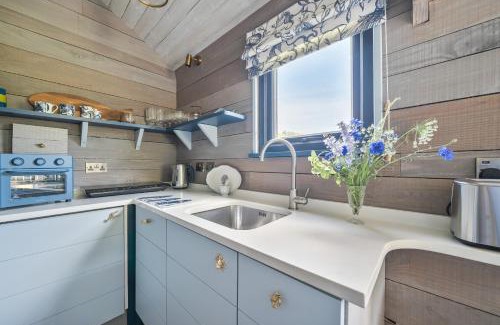 Moffat House | The Cabin at Salcombe Farm