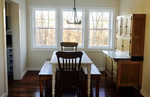 Peaks House | The Cabin at Sheep Creek: Private cabin/farmhouse with gorgeous views.