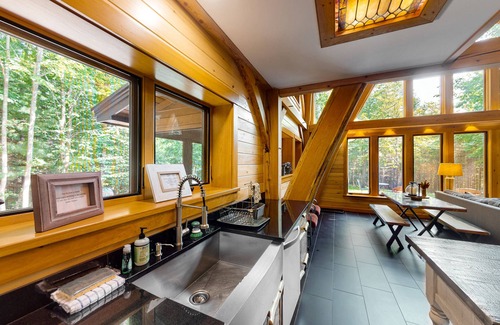 Franklin House | The Cabin on 32 wooded acres - tranquil new-build with sauna & forested views
