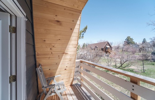 Spring City House | The Cabin on Main St., A Quiet Getaway with whole family, History. Pet friendly.