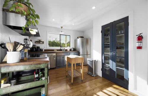 Calistoga House | The Calistoga Cottage — Complimentary wine tasting at Croix included!