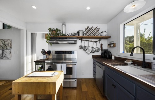 Calistoga House | The Calistoga Cottage — Complimentary wine tasting at Croix included!