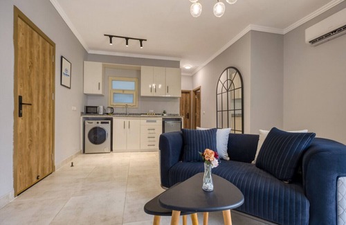 New Cairo Apartment | The Calm Corner1BR W/Balcony,Lotus,By Travelholic