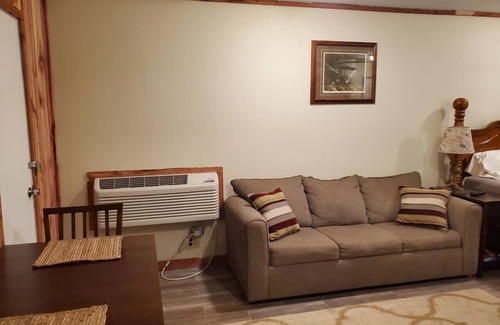 Carrabelle Apartment | The Captain's Quarters @ COLE'S LODGE