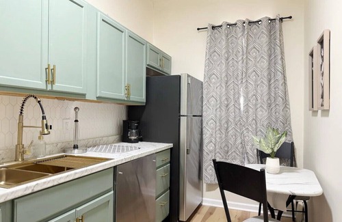 Evansville Apartment | The Cardinal 808 B - KING 1BR-1BA Aptn