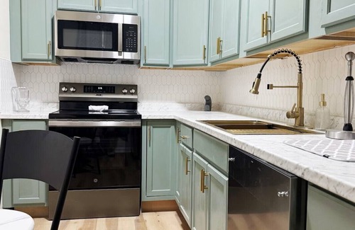 Evansville Apartment | The Cardinal 808 B - KING 1BR-1BA Aptn