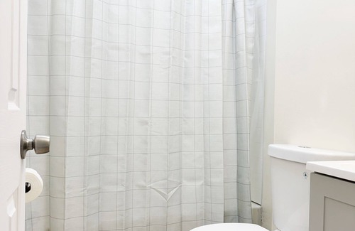 Evansville Apartment | The Cardinal A/King 1BD/1BA Studio Apt