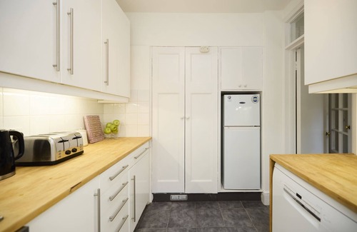 Abbey Road Apartment | The Carlton Nook - 2BR Apartment with Patio