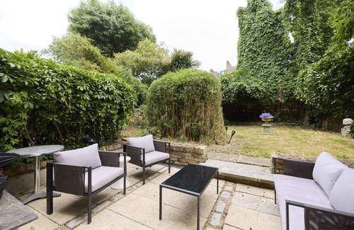 Abbey Road Apartment | The Carlton Nook - 2BR Apartment with Patio