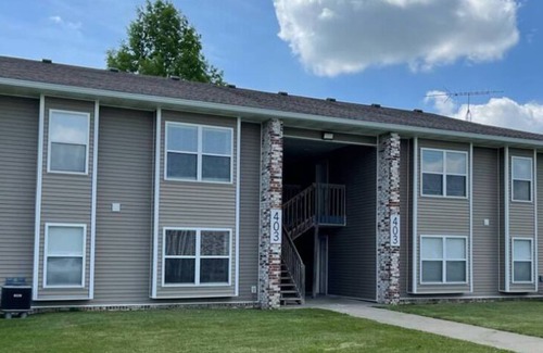 Hamilton Apartment | The Carolyn - Entire 2 Bedroom Apt in Quilt Town, USA