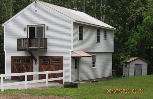 Stoneham House | The Carriage House, available four seasons on lake Keewaydin