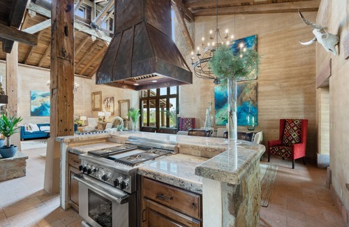 Spicewood House | The Carriage house, Gated Equestrian Ranch