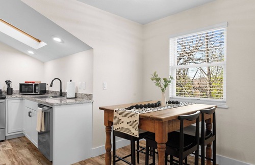 Branson Apartment | THE CARRIAGE HOUSE - Private Hot Tub and Fire Pit
