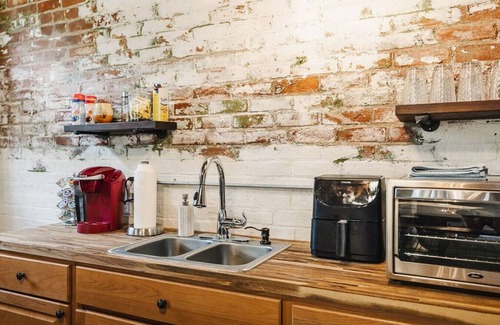 Cincinnati Apartment | The Carriage House Studio at Marion Hall Mansion